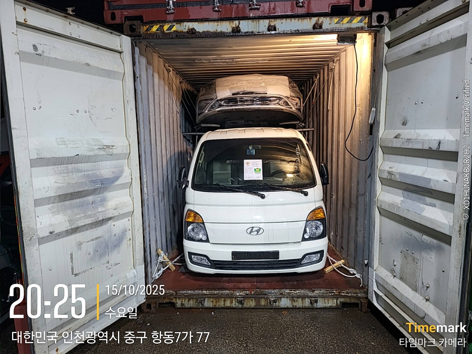 Hyundai Porter II — أبيض — السيارة ومواد التثبيت داخل الحاوية